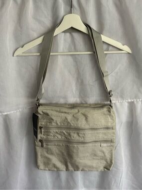 Baggallini Multi-Pocket Large Zipper Bag
